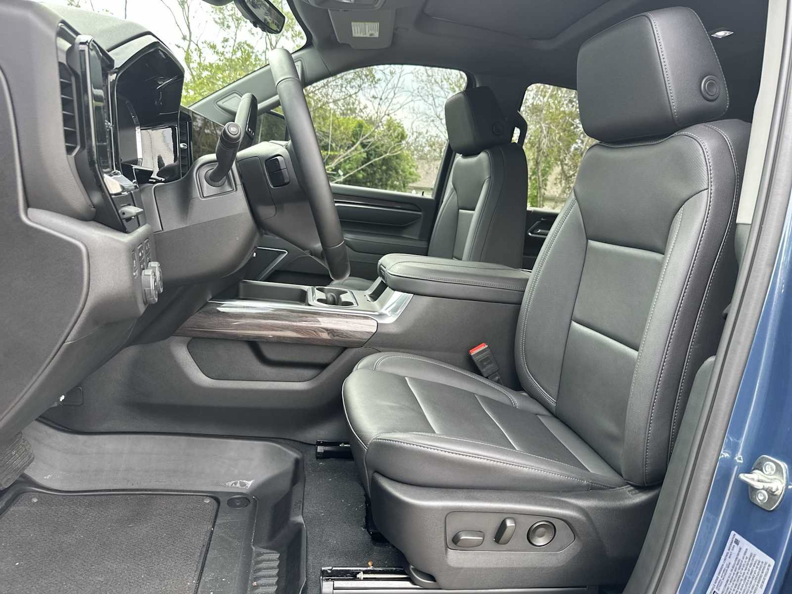 Certified 2025 Chevrolet Silverado 3500 LTZ w/ LTZ Premium Package AWD/4WD image 15