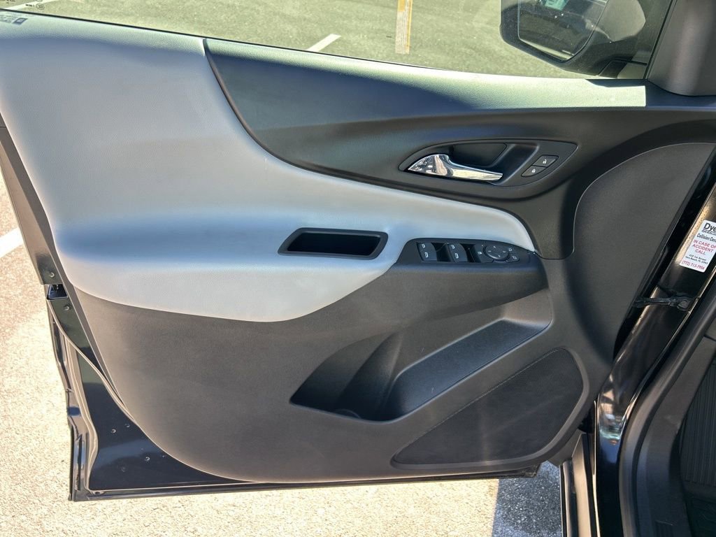 Used 2022 Chevrolet Equinox LS w/ LS Convenience Package image 12