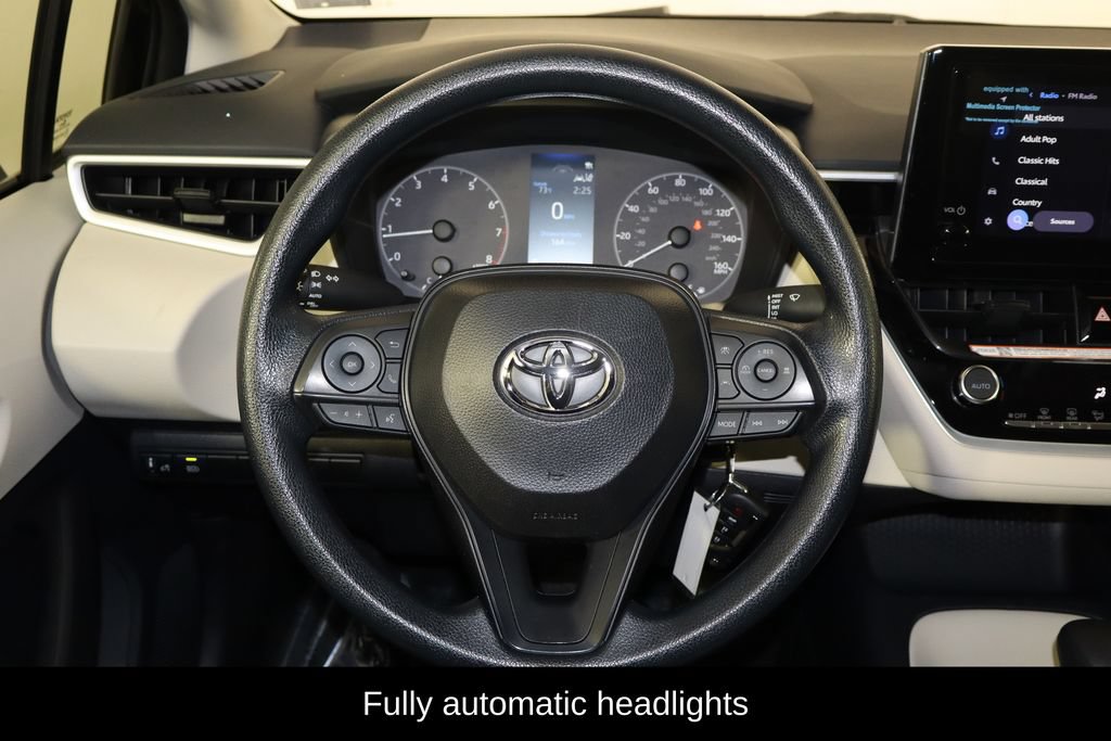 Used 2025 Toyota Corolla LE FWD image 7