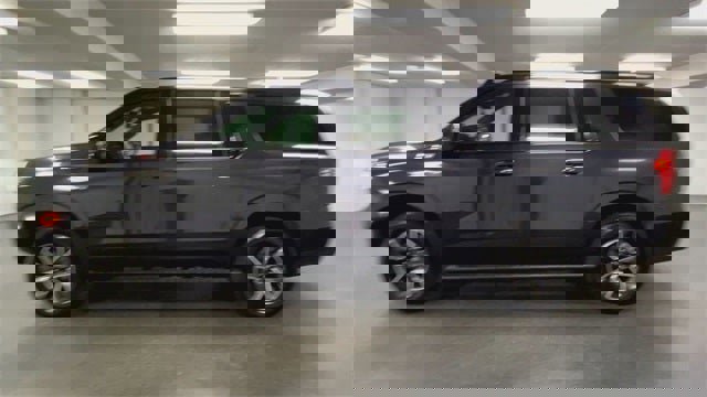 Used 2023 Chevrolet Suburban Z71 w/ Luxury Package image 37