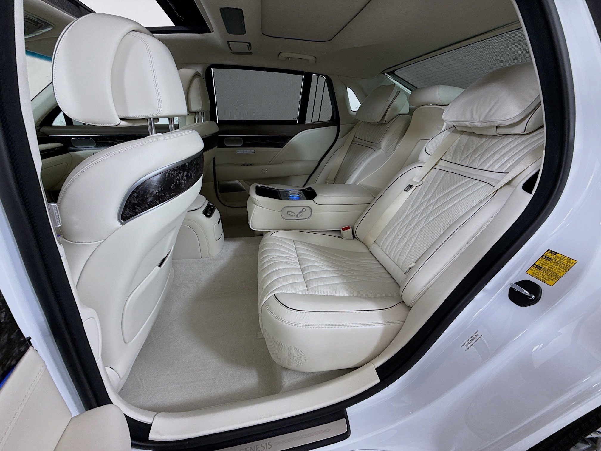 Used 2025 Genesis G90 3.5T image 24