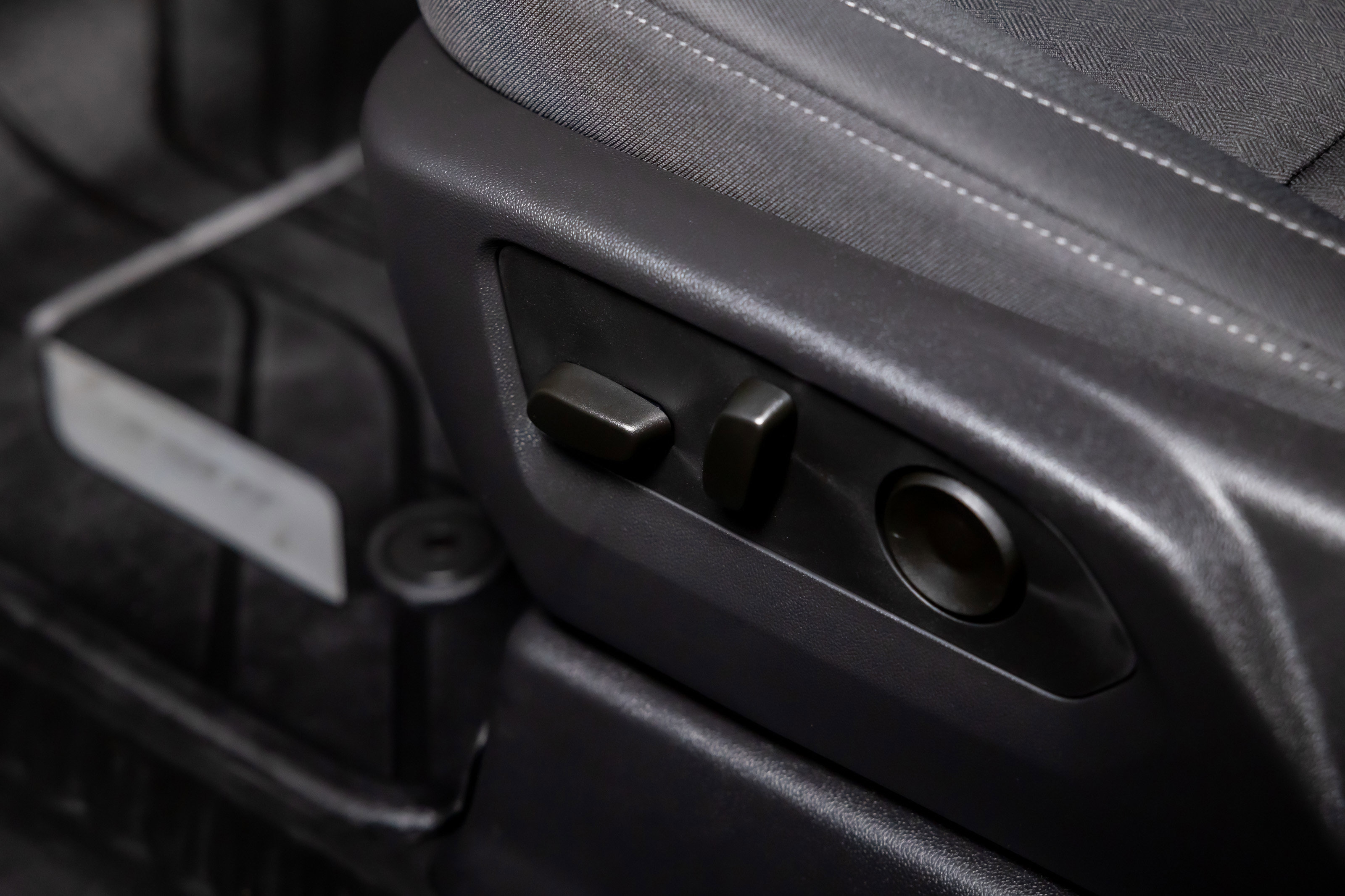 Used 2025 Chevrolet Silverado 1500 Custom image 11