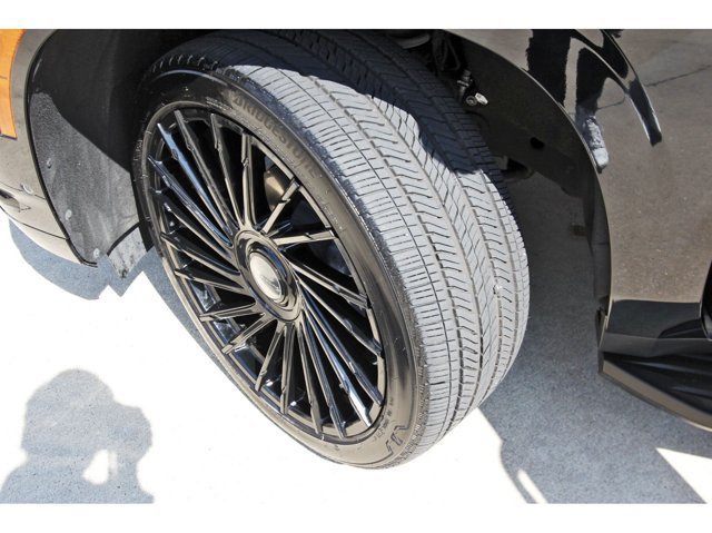 Used 2025 Cadillac Escalade ESV Sport AWD/4WD image 7