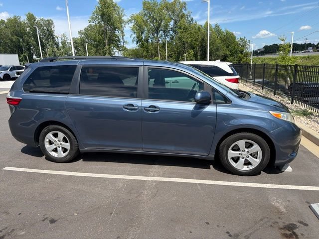 Used 2017 Toyota Sienna LE FWD image 5