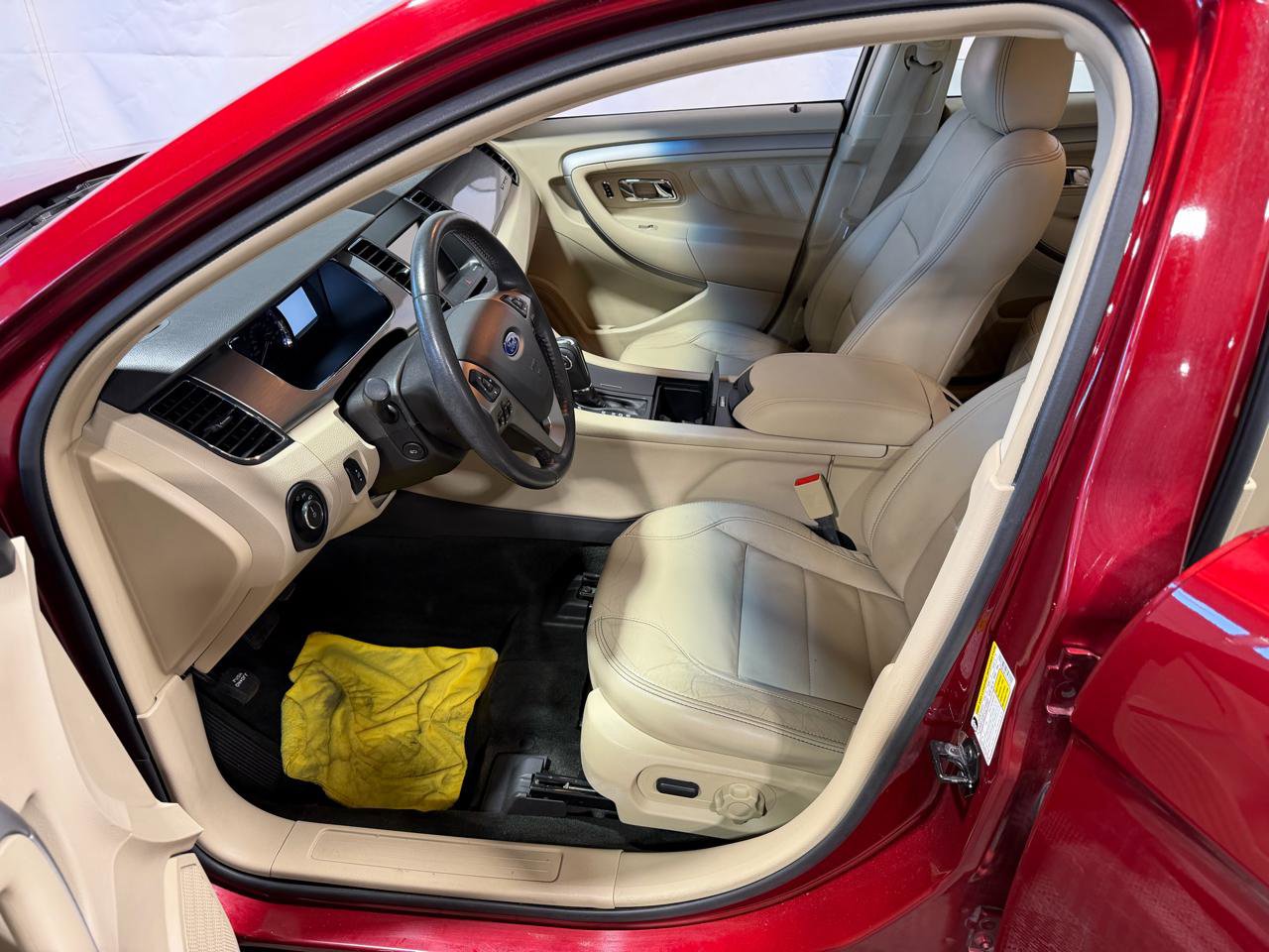 Used 2015 Ford Taurus SEL w/ Equipment Group 201A AWD/4WD image 22