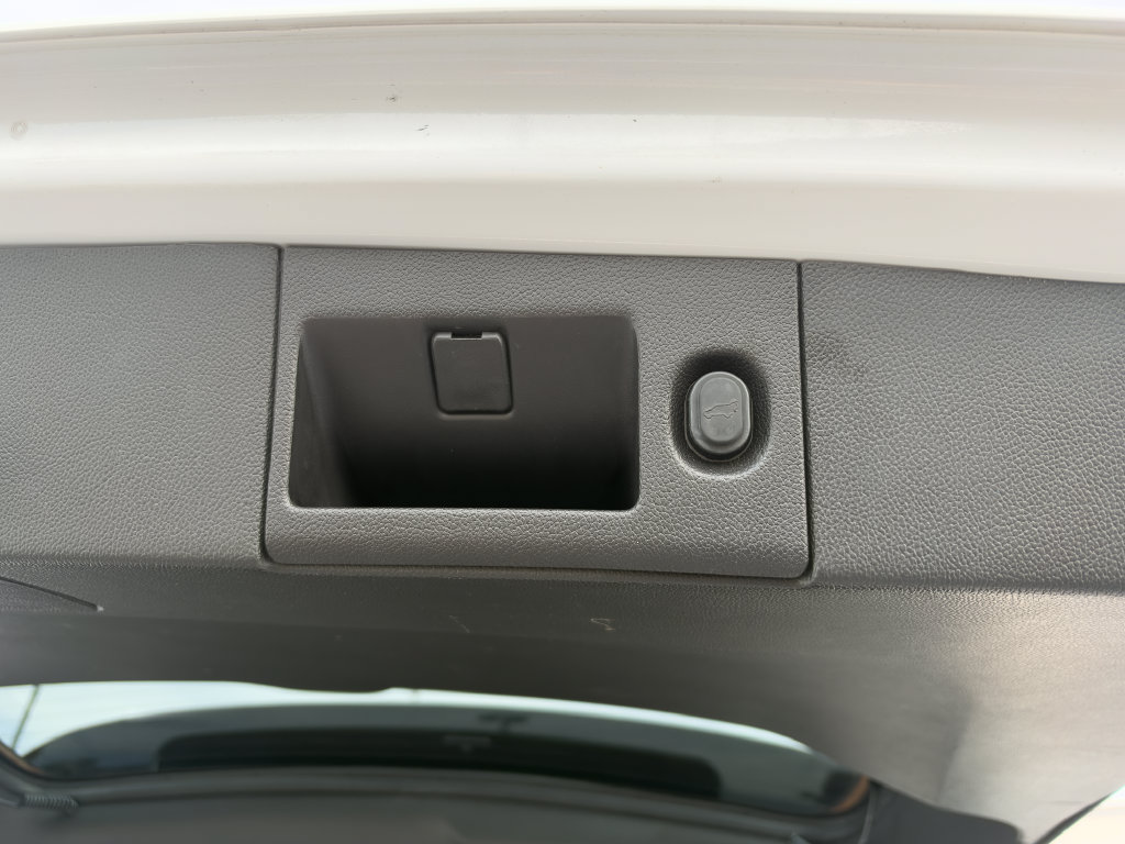 Used 2017 Chevrolet Tahoe Premier AWD/4WD image 18