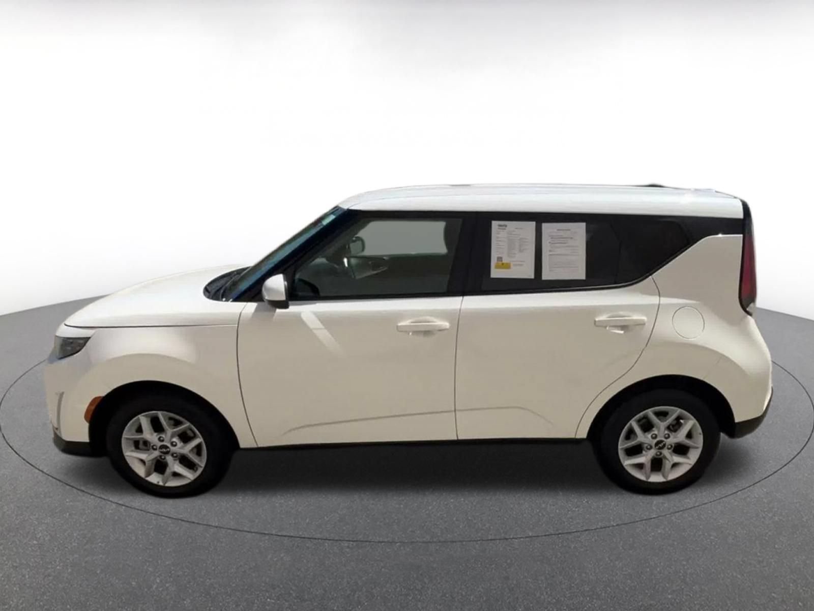 Used 2025 Kia Soul LX w/ LX Technology Package FWD image 7