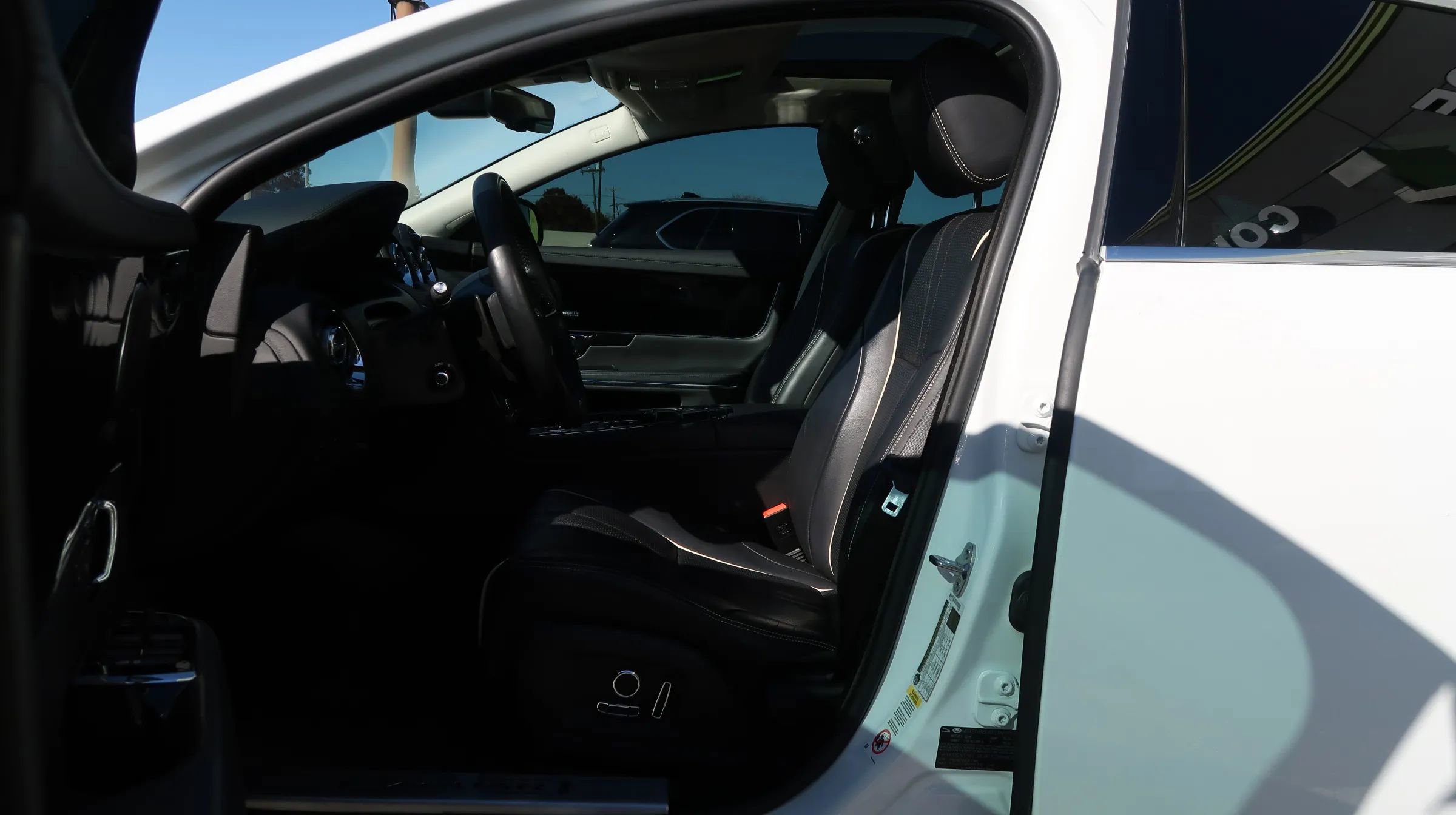 Used 2019 Jaguar XJ R-Sport image 14