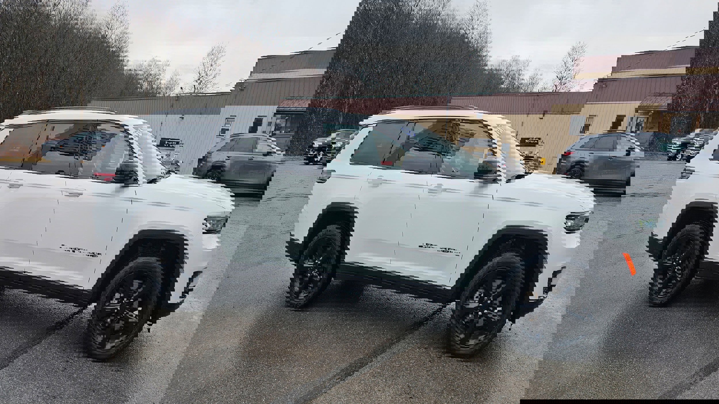 Used 2023 Jeep Grand Cherokee L Laredo image 6