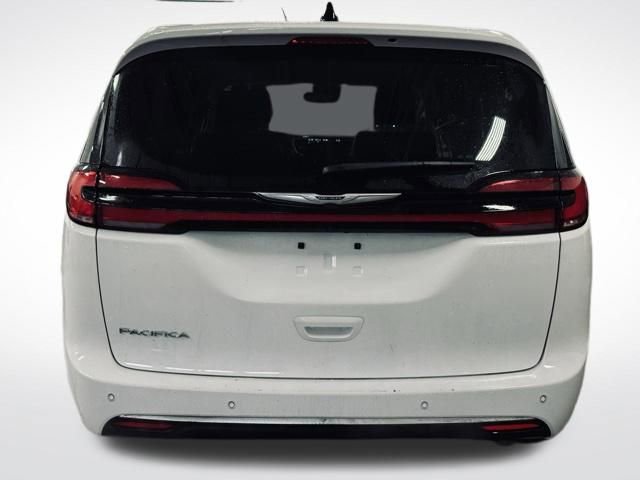 Certified 2024 Chrysler Pacifica Touring-L image 7