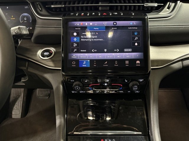 Used 2023 Jeep Grand Cherokee Limited image 16