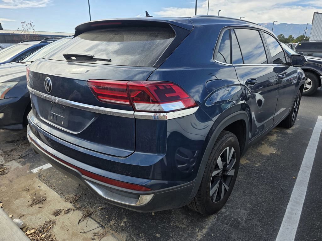 Used 2022 Volkswagen Atlas Cross Sport SE image 4