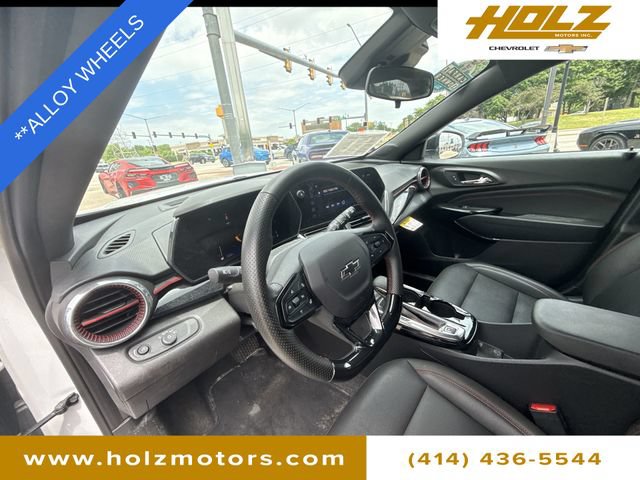 Certified 2025 Chevrolet Trax RS w/ Driver Confidence Package FWD image 10