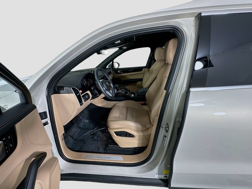 Certified 2023 Porsche Cayenne AWD/4WD image 5