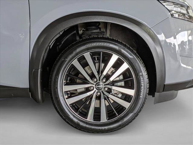 Used 2023 Nissan Pathfinder Platinum w/ Cargo Package FWD image 25