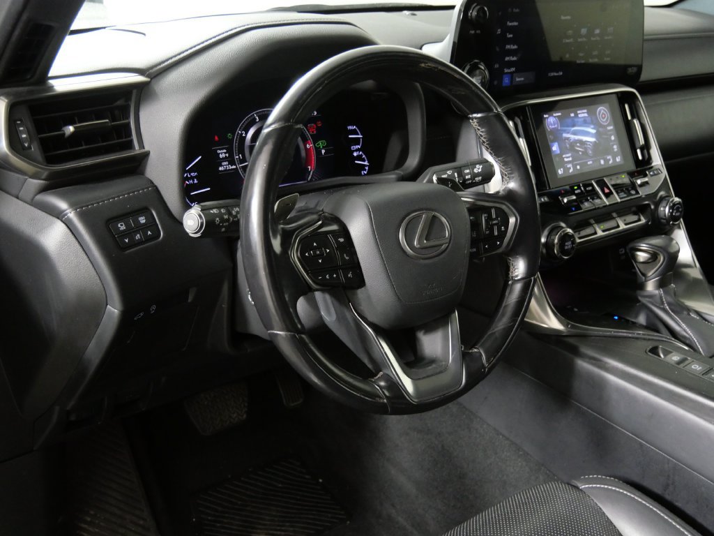 Used 2023 Lexus LX 600 4WD w/ Luxury Package image 12