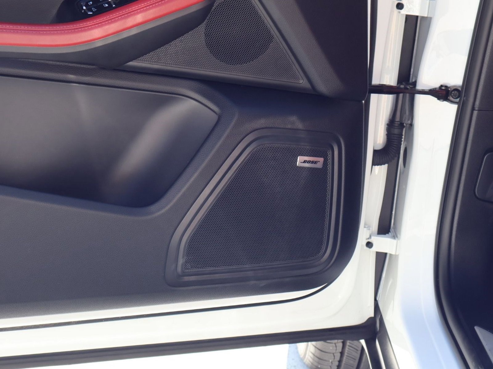 Certified 2025 Porsche Macan image 28