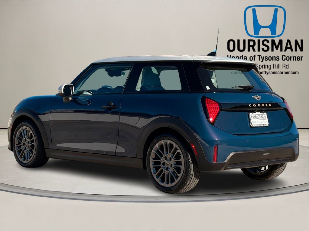Used 2025 MINI Cooper 2-Door Hardtop image 4