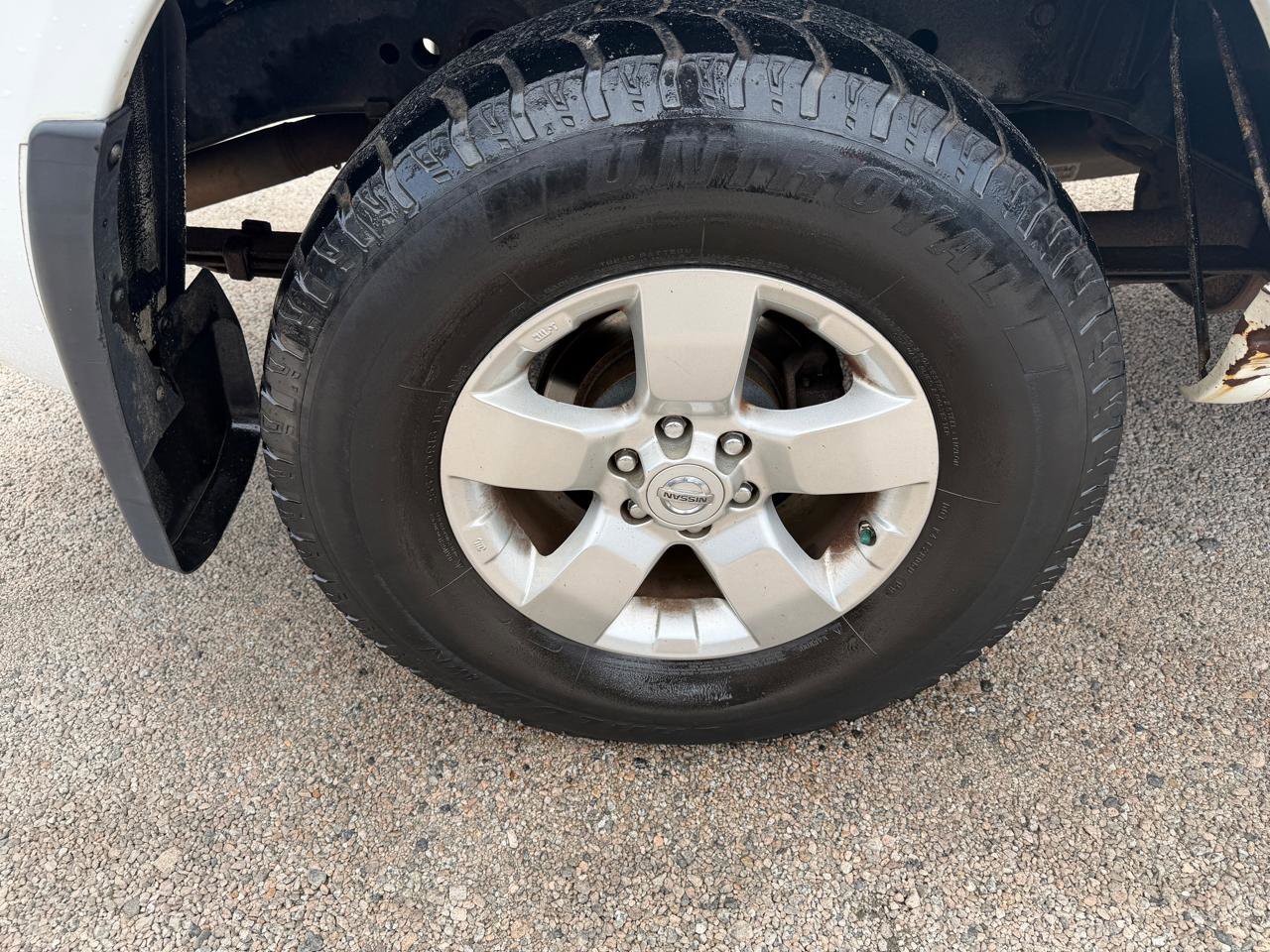 Used 2010 Nissan Frontier SE w/ SE Value Truck Pkg AWD/4WD image 8