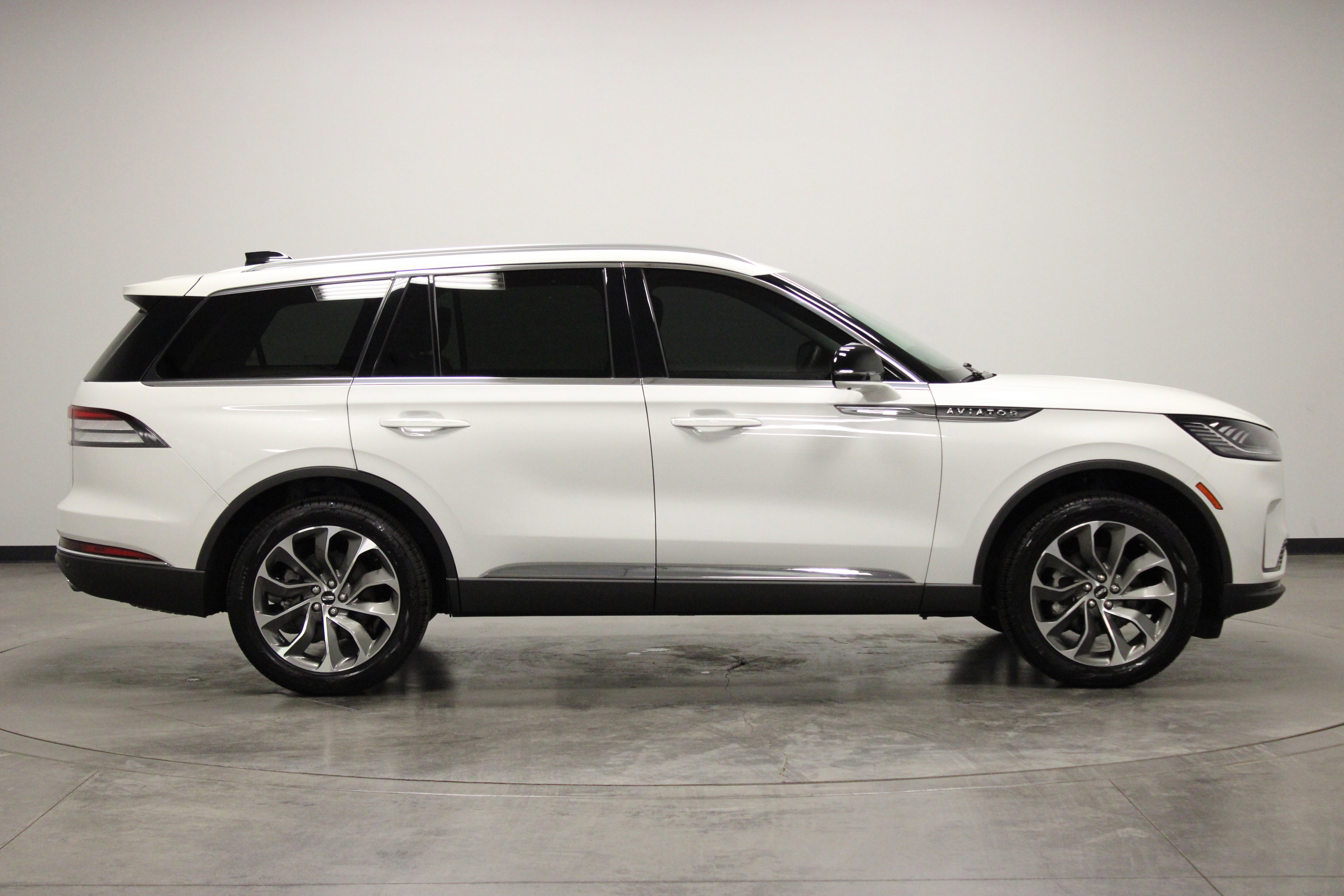 Used 2025 Lincoln Aviator AWD w/ Equipment Group 101A image 9