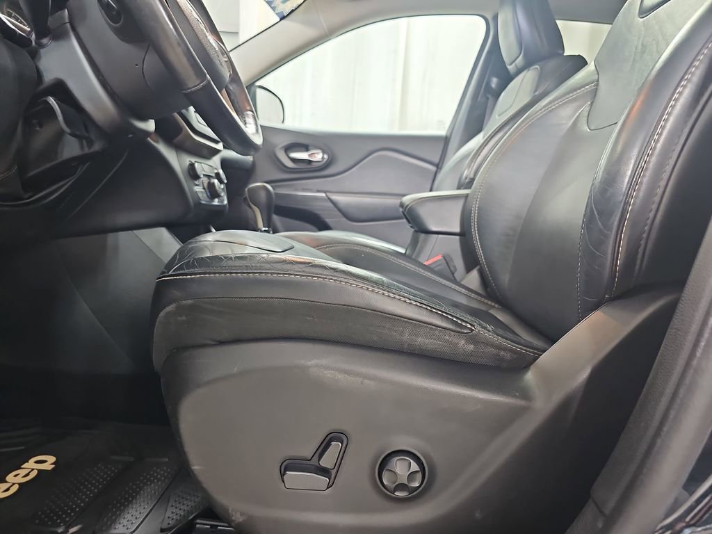 Used 2016 Jeep Cherokee Limited AWD/4WD image 35