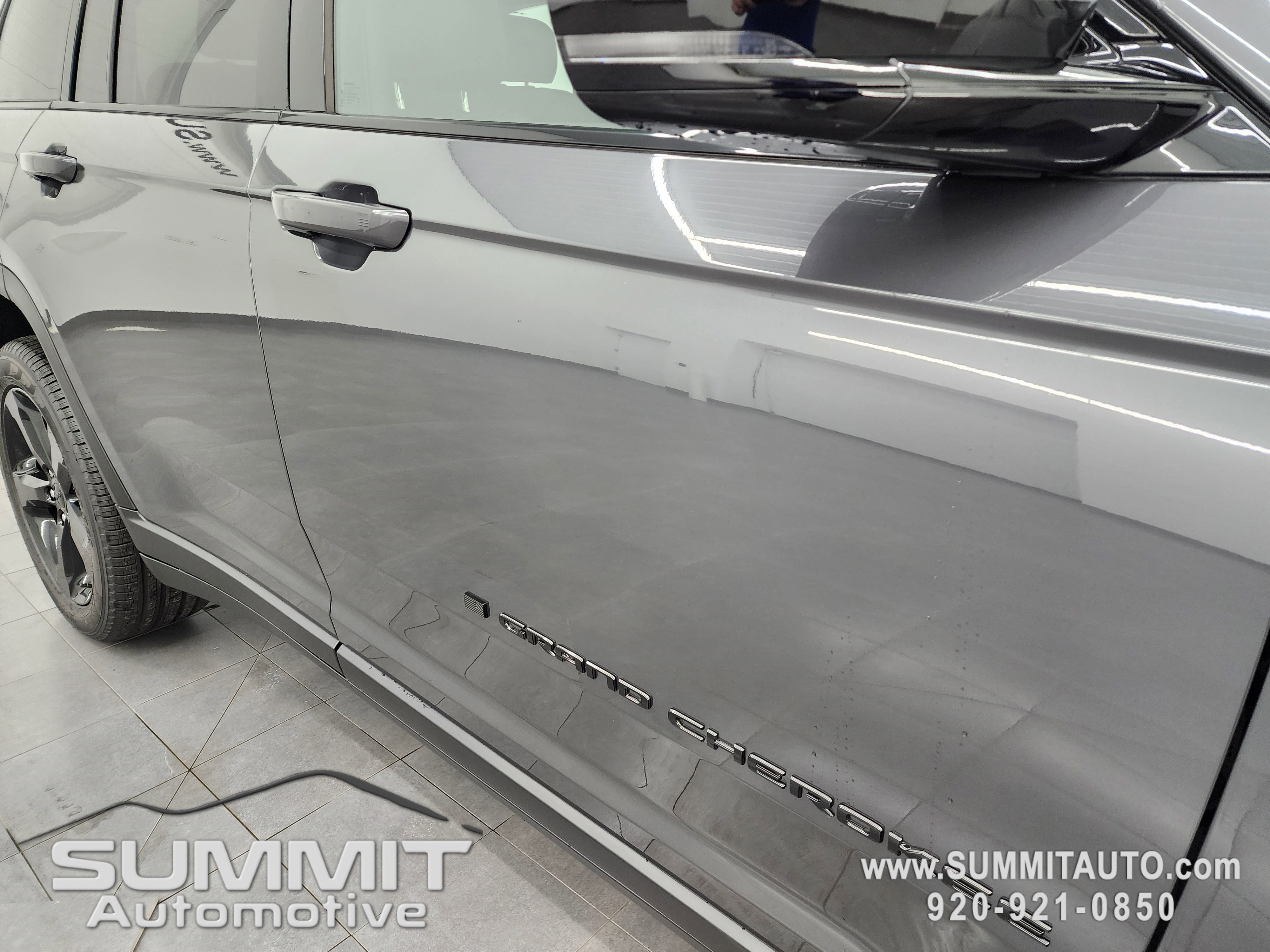 New 2025 Jeep Grand Cherokee Limited w/ Black Appearance Package image 23