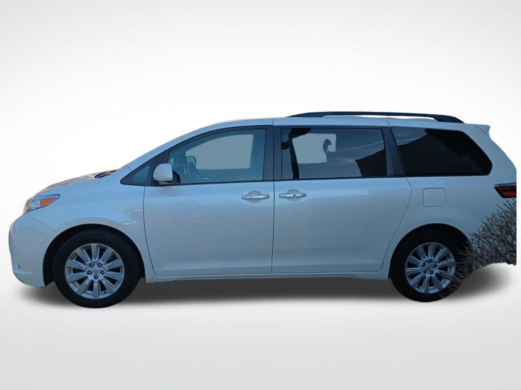 Used 2015 Toyota Sienna XLE Premium image 25