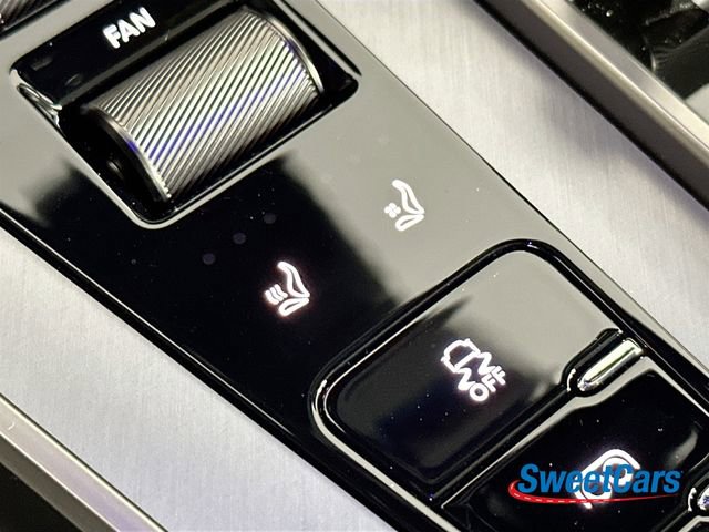 Used 2025 Aston Martin Vanquish image 26