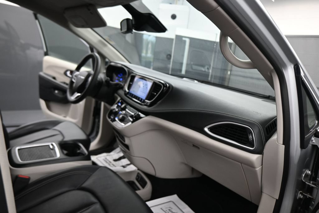 Used 2024 Chrysler Pacifica Limited FWD image 43
