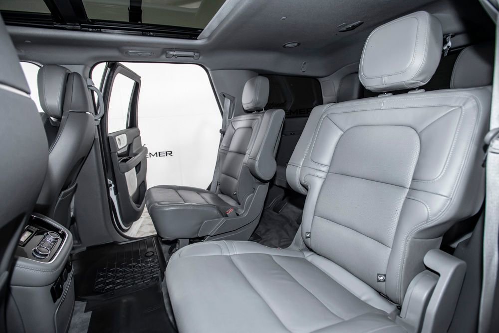 Used 2021 Lincoln Navigator Reserve AWD/4WD image 17