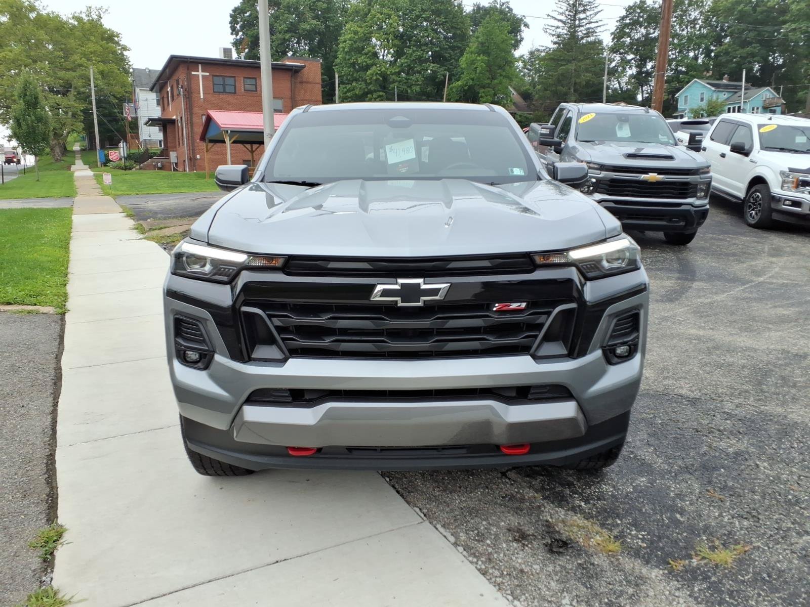 Used 2025 Chevrolet Colorado Z71 AWD/4WD image 2