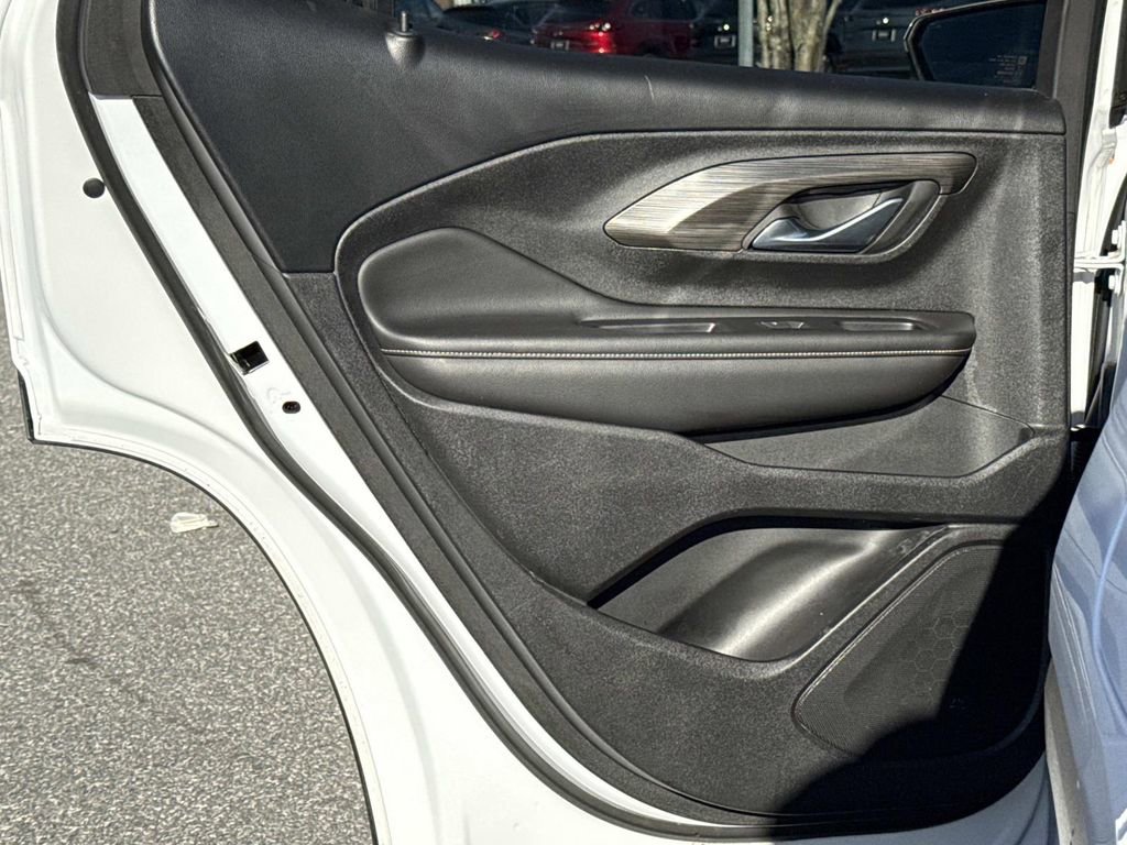 Used 2023 GMC Terrain SLT image 13