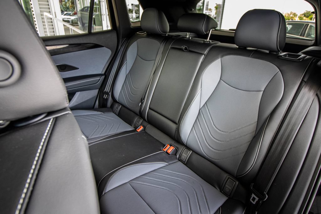 Certified 2025 Volkswagen Tiguan SE R-Line FWD image 28