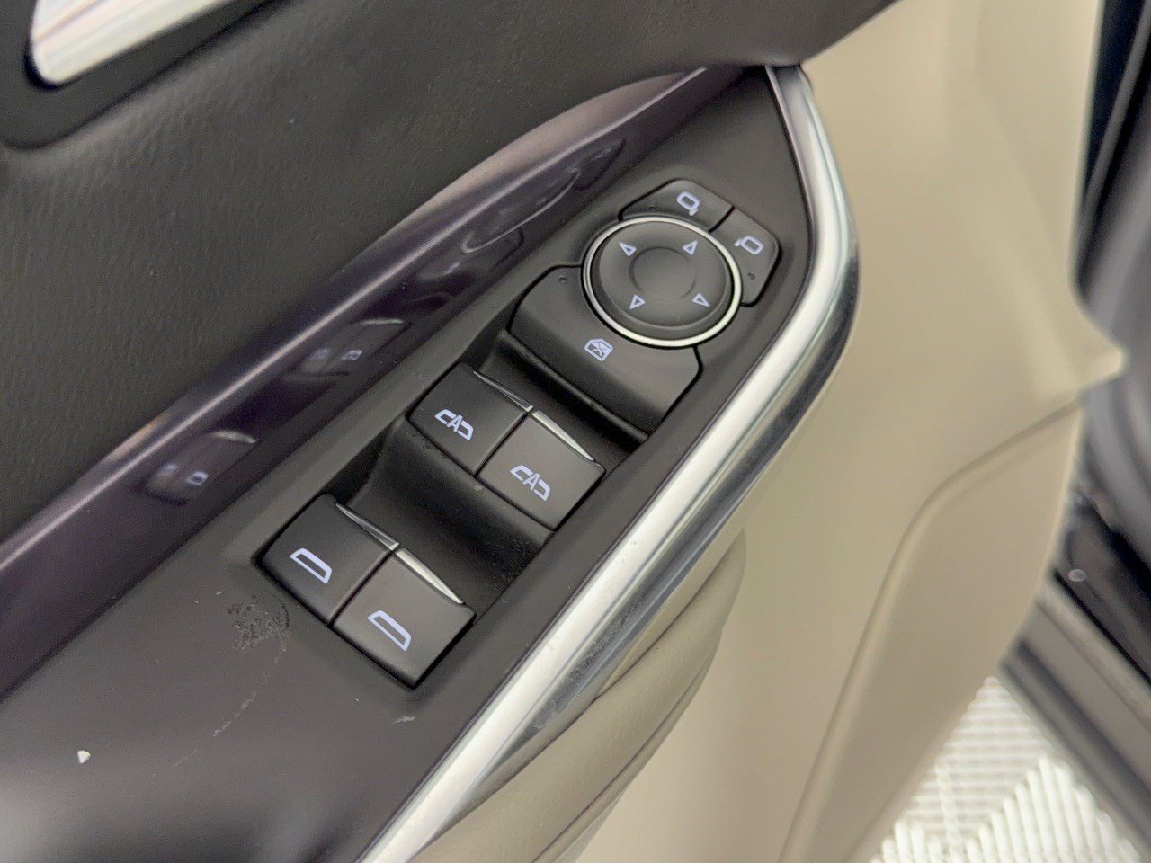 Used 2022 Cadillac XT4 Luxury w/ Cold Weather Package FWD image 15
