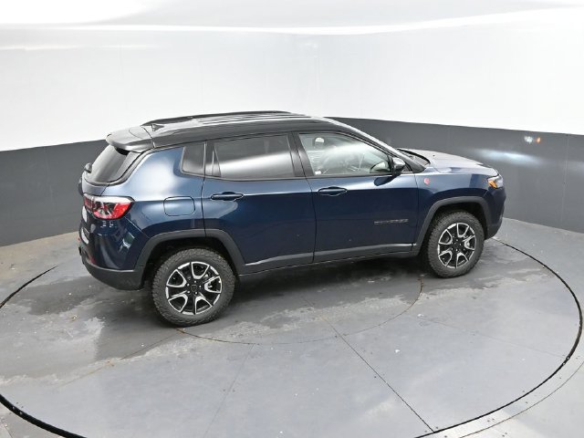 New 2026 Jeep Compass Trailhawk w/ Trailer Tow Group AWD/4WD image 33