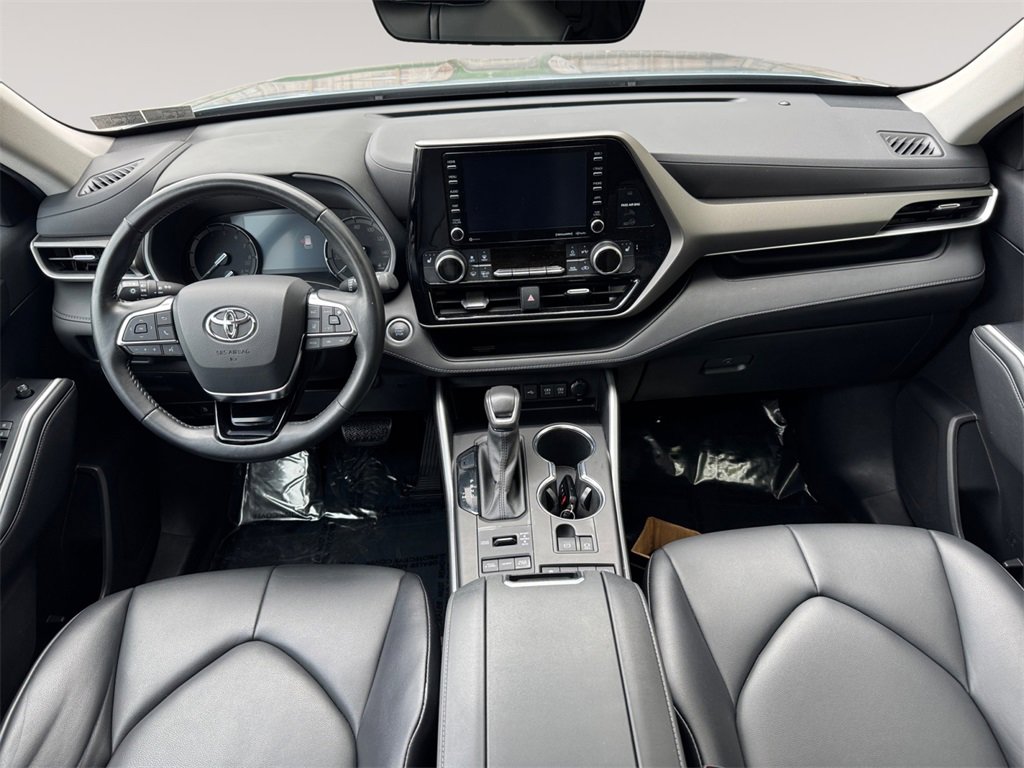 Used 2021 Toyota Highlander XLE image 10