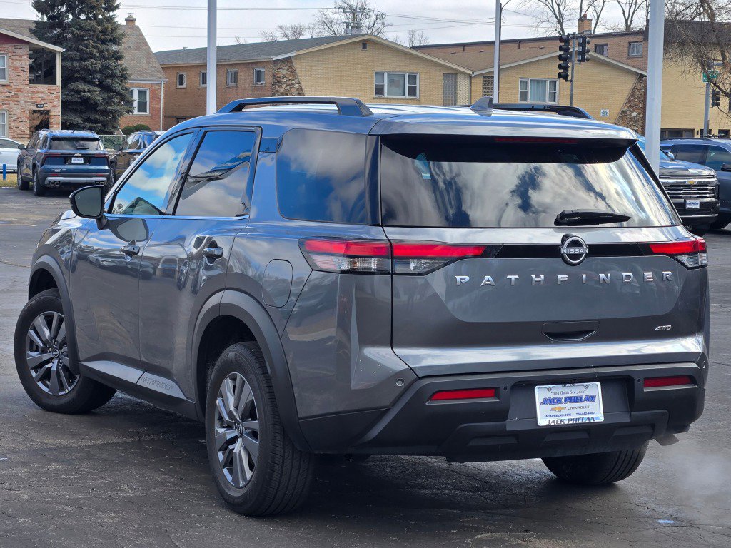 Used 2025 Nissan Pathfinder SV image 17