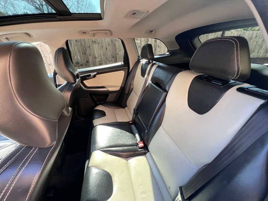 Used 2017 Volvo XC60 T5 Dynamic w/ Preferred Option Package image 11