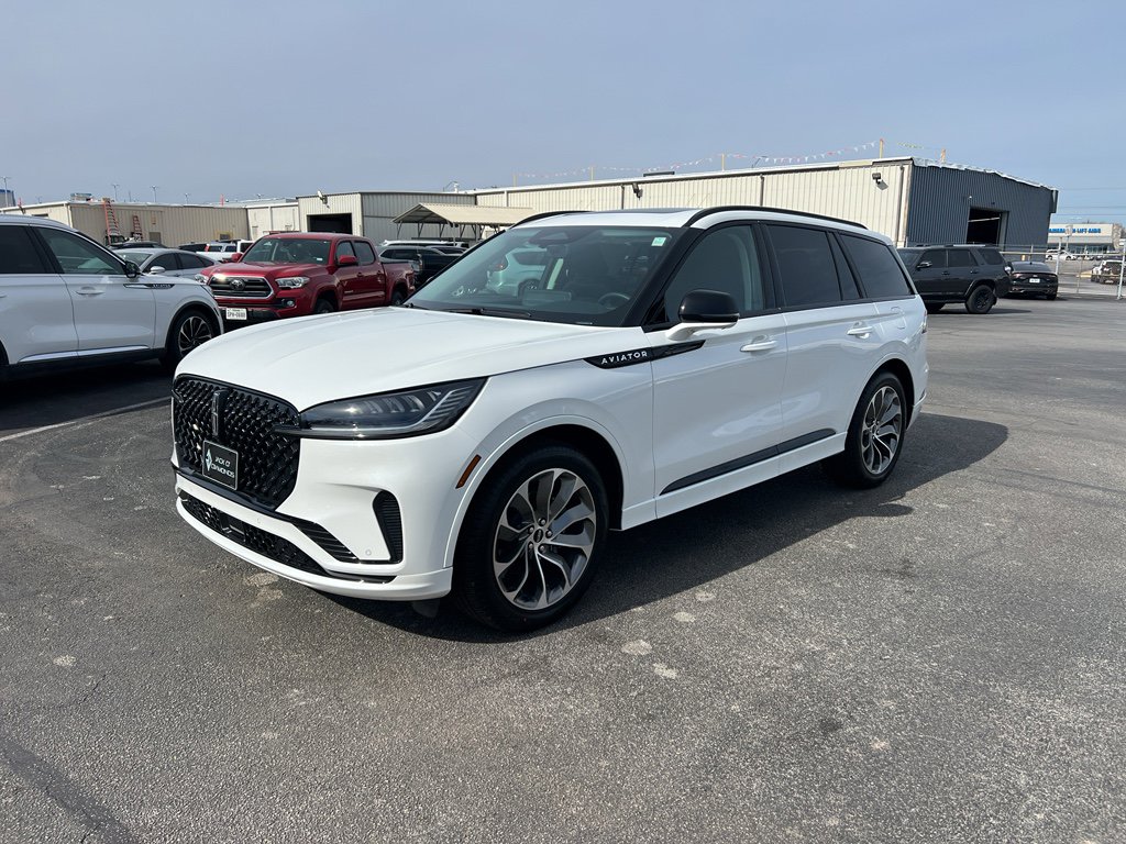 New 2026 Lincoln Aviator 2WD w/ Jet Appearance Package image 3