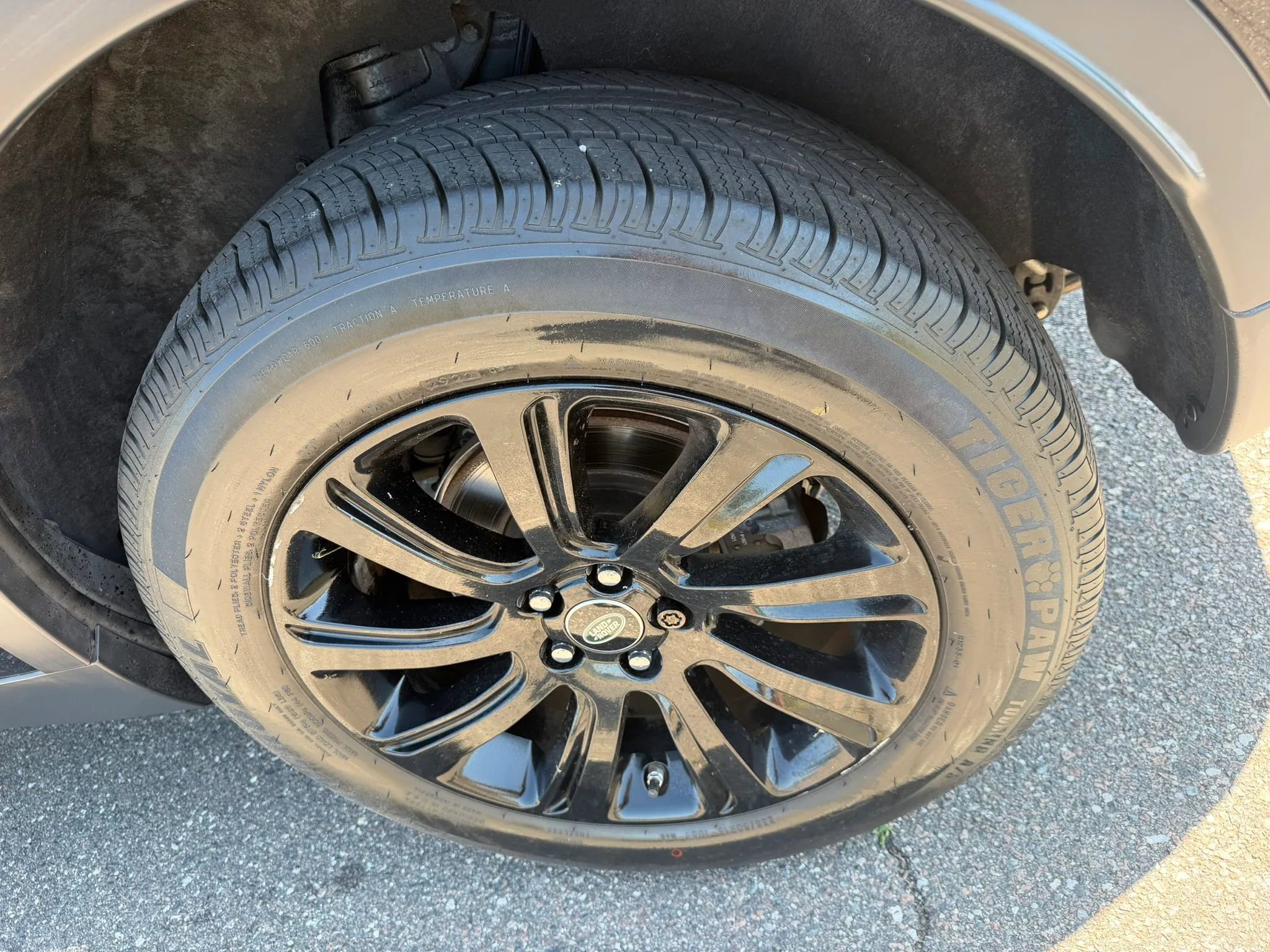 Used 2017 Land Rover Discovery Sport SE AWD/4WD image 19