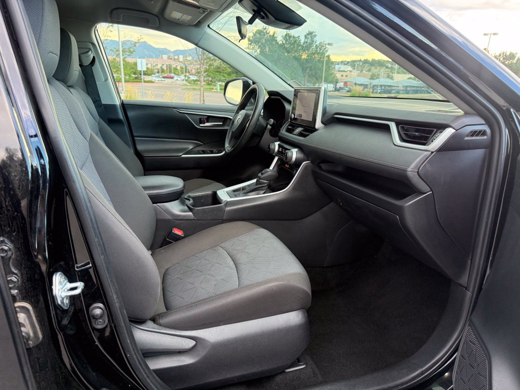 Used 2025 Toyota RAV4 XLE AWD/4WD image 27
