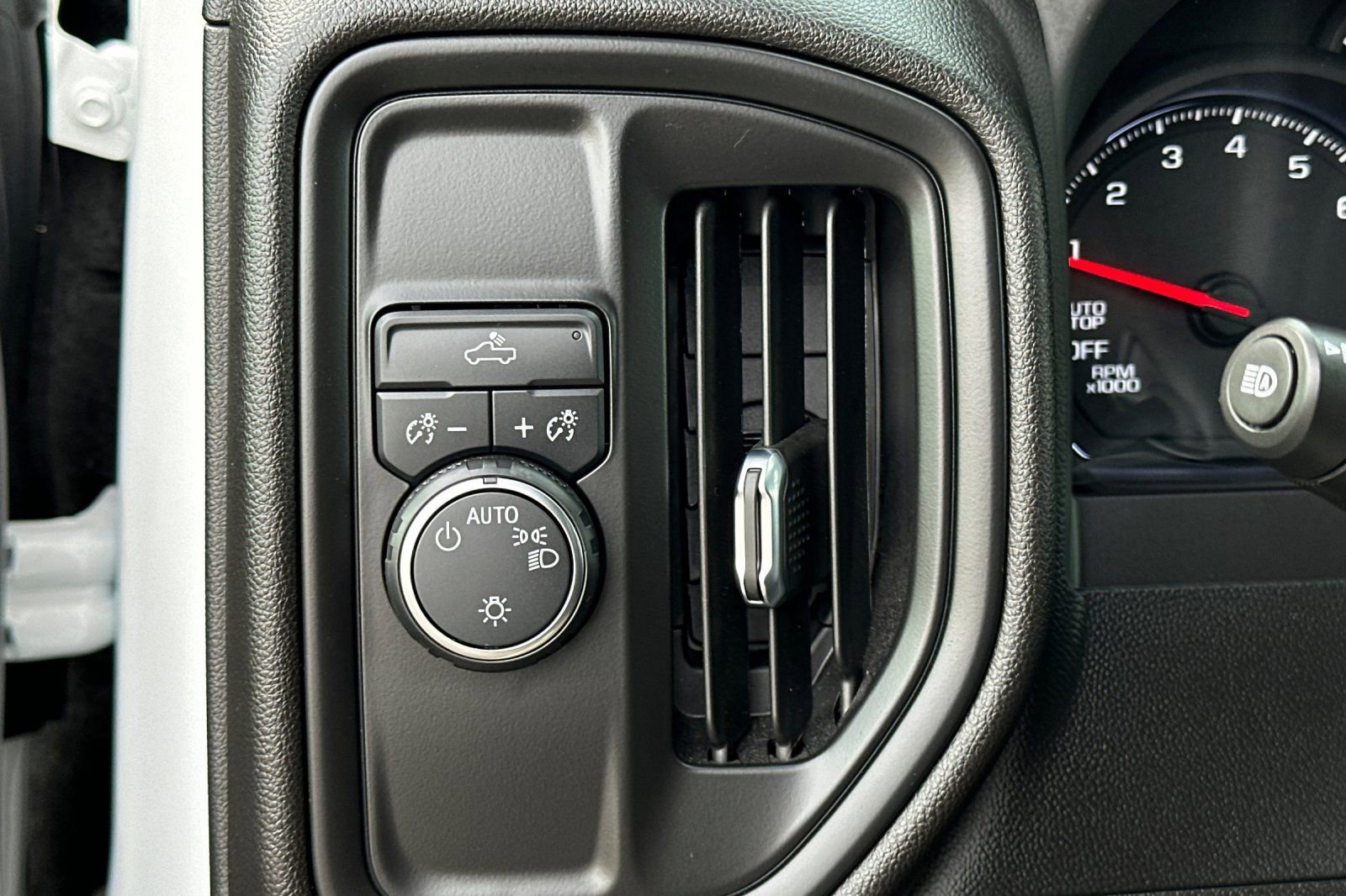 Used 2024 Chevrolet Silverado 1500 Custom image 34