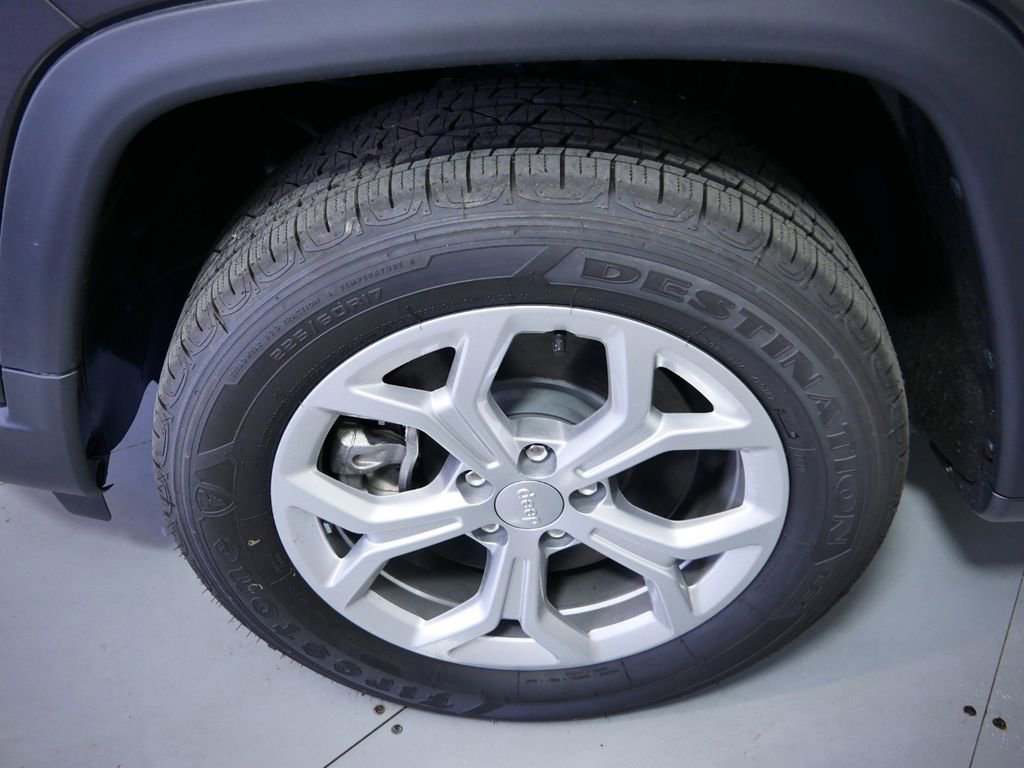 Used 2024 Jeep Compass Sport image 18