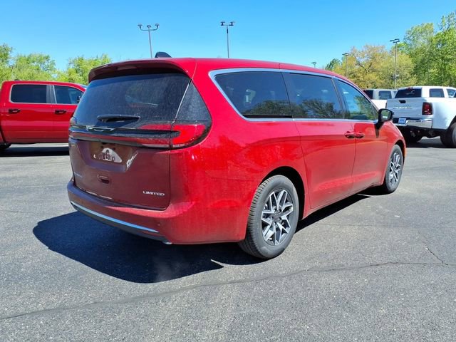 New 2027 Chrysler Pacifica Limited FWD image 7