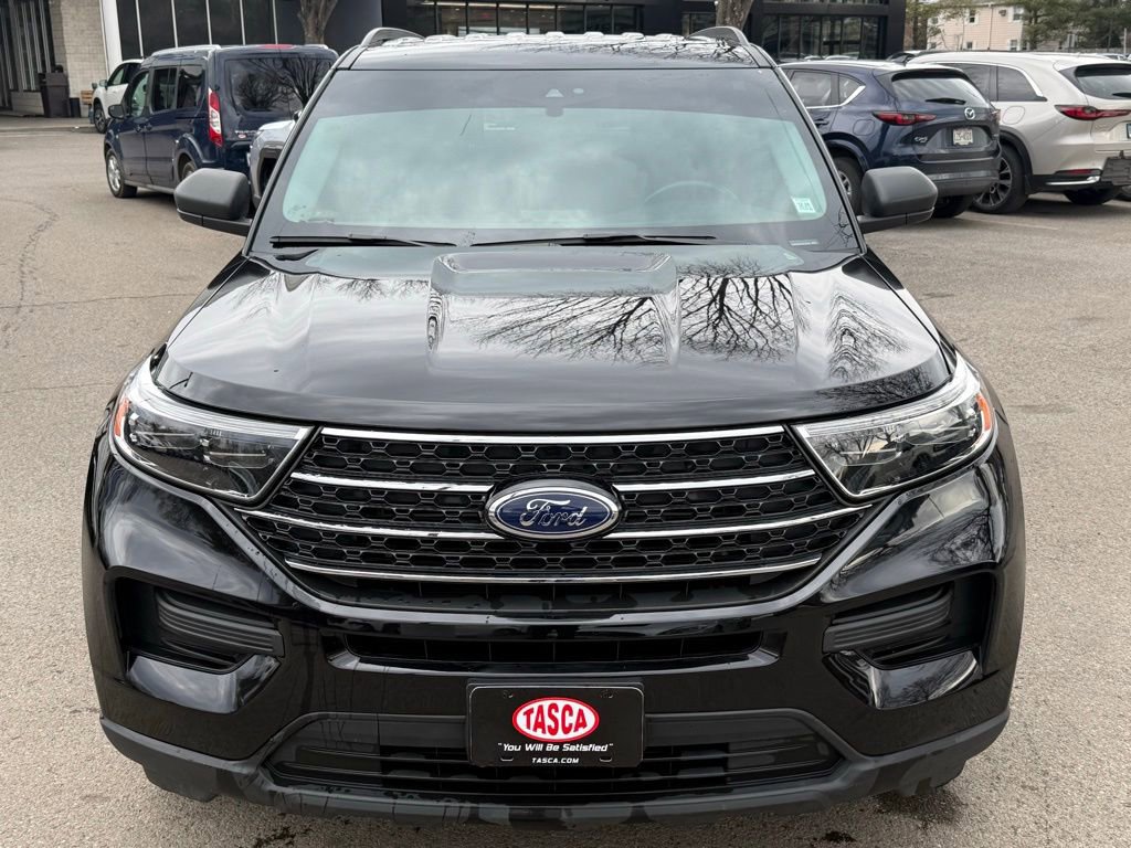 Used 2021 Ford Explorer XLT image 2