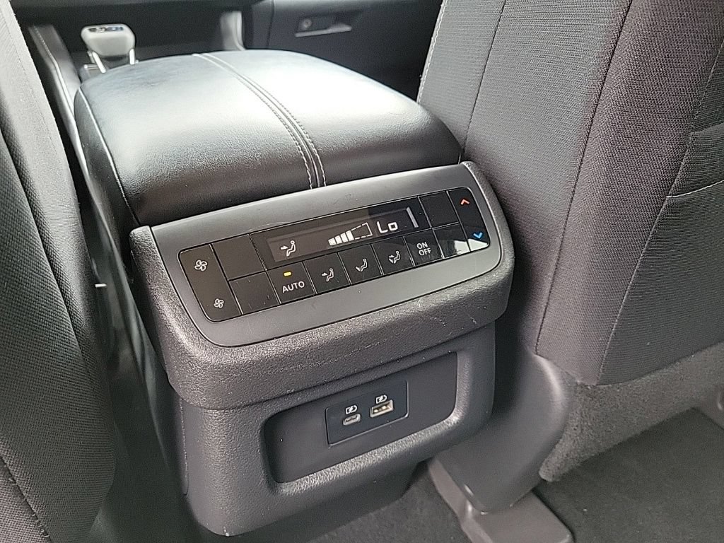 Used 2022 Nissan Pathfinder SV AWD/4WD image 20