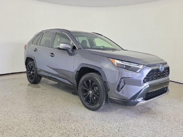 Used 2022 Toyota RAV4 SE AWD/4WD image 4