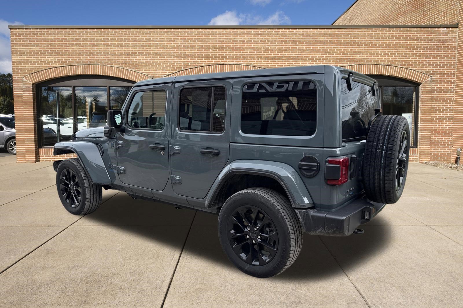 Used 2025 Jeep Wrangler Sahara w/ Safety Group image 5