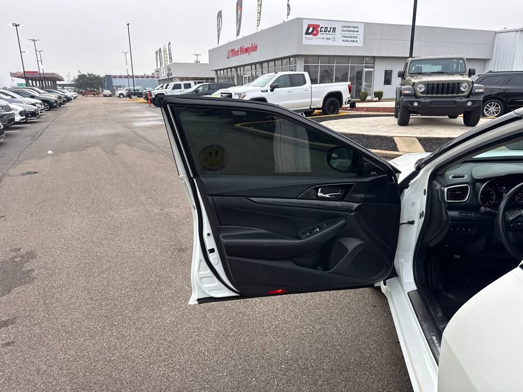 Used 2023 Nissan Maxima Platinum w/ Sport Mat Group image 10