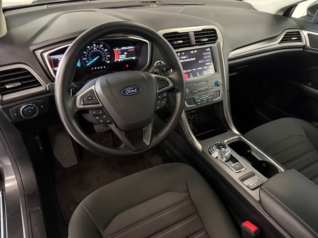 Used 2019 Ford Fusion SE FWD image 11
